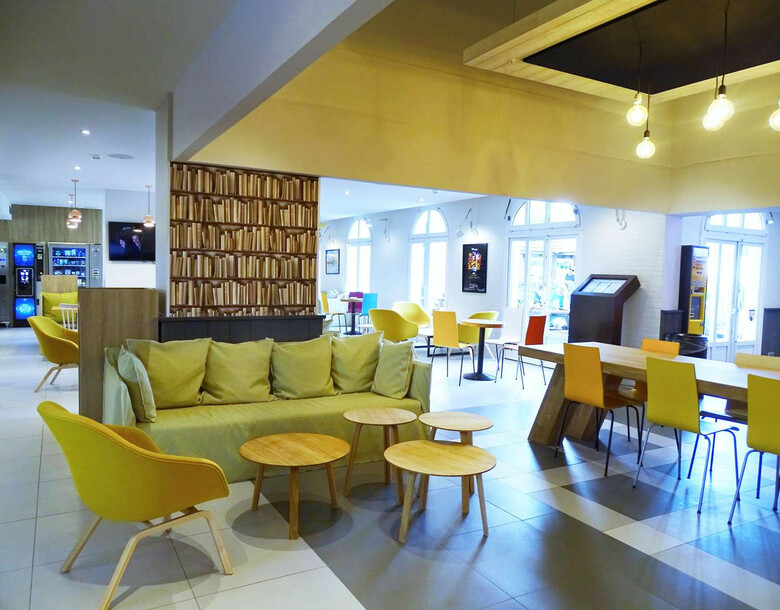 Hotel Campanile Val De France