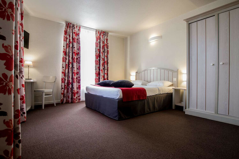 Hotel Campanile Val De France