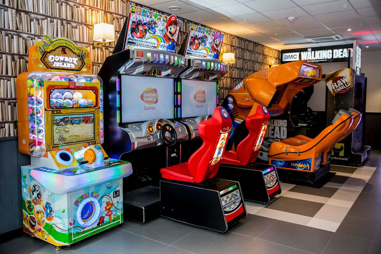 Hotel Campanile Val De France