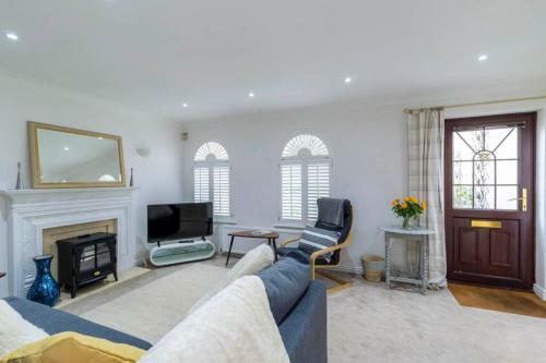 A Cheerful Three Bedroom House In Leafy Lytham
