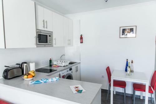 Sunny Days Apartment With Shared Pool And Free Wifi