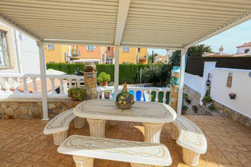 Villa Fenoy Only Families