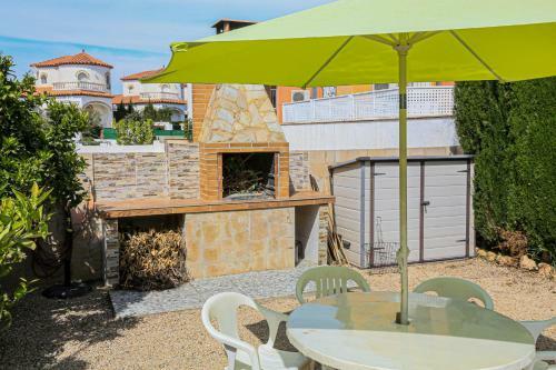 Villa Fenoy Only Families