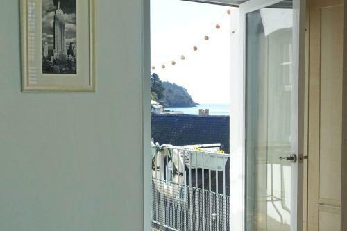 Seascape - Waterfront Apartment, Glorious Views And Parking