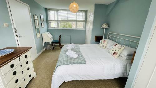 Number 20 - Central, Classic Style, Private And Parking