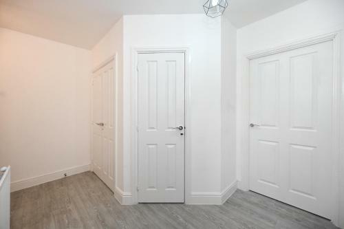 Luxury 2 Bedroom, 2 Bath Apartment, Prime Location