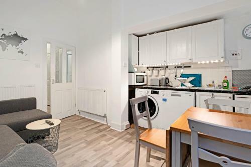 Central And Modern Apartment With A Garden