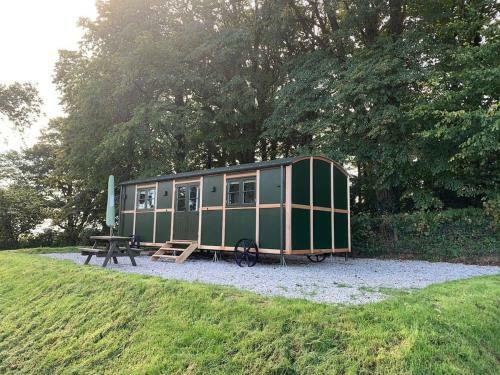 Lodge Luxury Shepherds Hut With Superb Views & Fire Pit