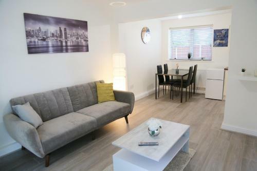 Gorgeous Ground Floor Apartment + Free Parking