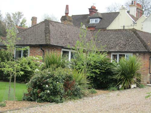 The Lodge Cottage At Wartling Place