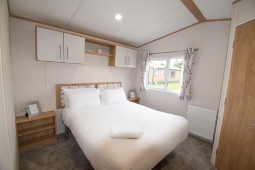 Yorkshire Lodge With Hot Tub
