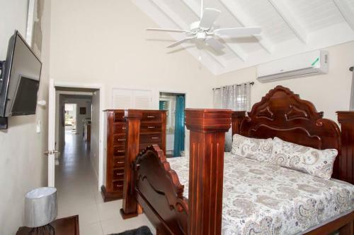Modern And Cheerful 3 Bedroom Villa