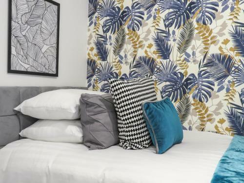 Tudors Esuites 5 Bed House