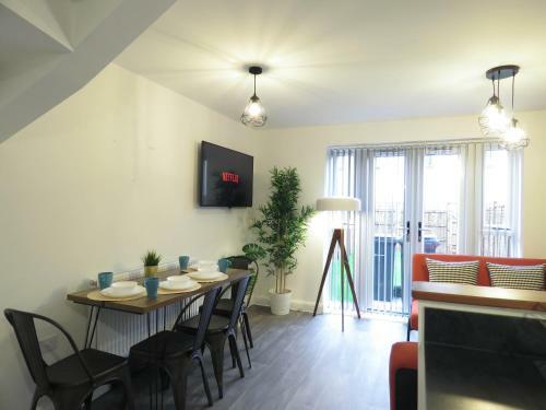 Tudors Esuites 5 Bed House