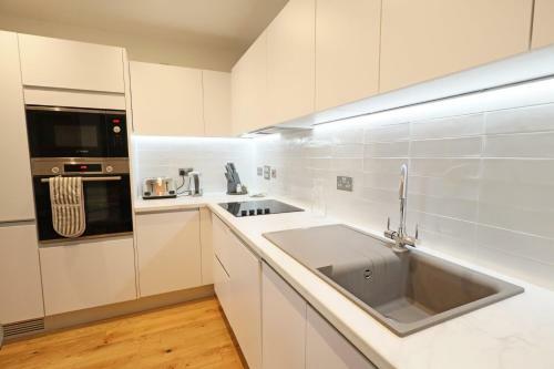 Central 1 Bed Apartment On Quiet Road
