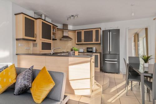 Vibrant & Warm Apartment In Central Birmingham