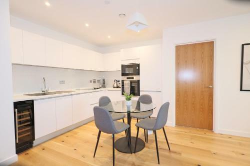 Central Birmingham Contemporary 2 Bed Apartment