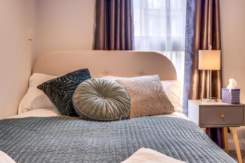Stylish 2bed Apartment-city Centre - Free Parking.