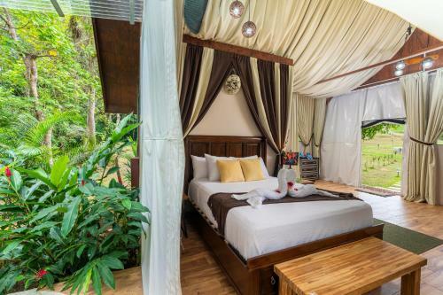 Drake Bay River View - Glamping Eco Lodge