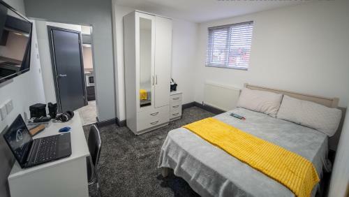Apartamento Spacious Serviced Studio With Large Kitchenette