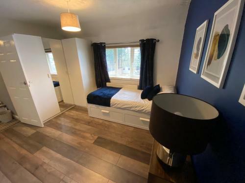Large Home, Close To Bhx, Nec, Jlr, 4 Double Beds!
