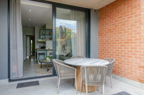 2six2 Florida Road Luxury Apartment