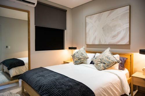 2six2 Florida Road Luxury Apartment