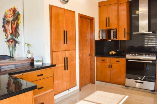 Modern&private, Best Sunset Views 3 Storey House ?