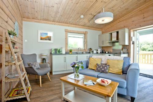 Broadpath, Great Field Lodges