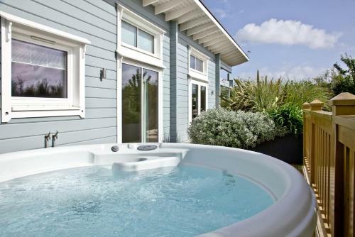 Cutterbrough, Great Field Lodges