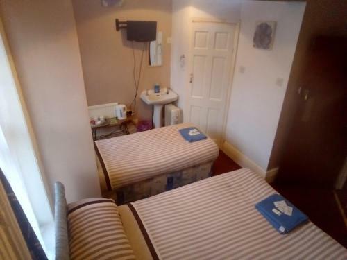 Myroomz Golden Strand Hotel
