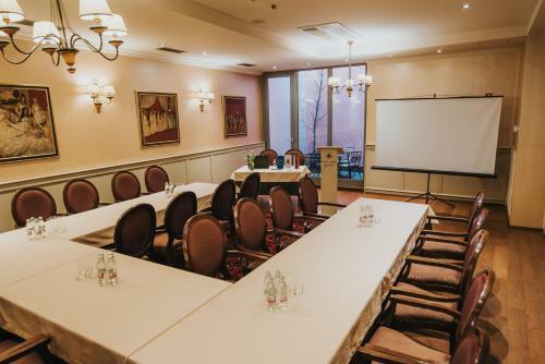 Hotel Mitra, Story Hotels