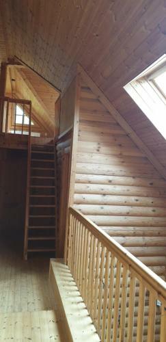Cosy Spacious Wooden Chalet Na Hrib