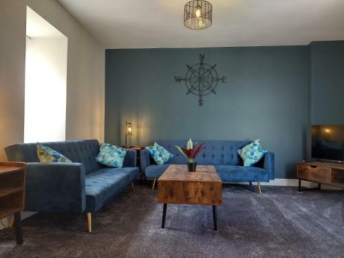 Stylish 2 Bed Apartment Sea Front Location