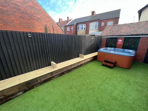 Friends House, Hot Tub, Sleeps 8