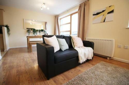 Ideal Centrally Located 2 Bed Apartment
