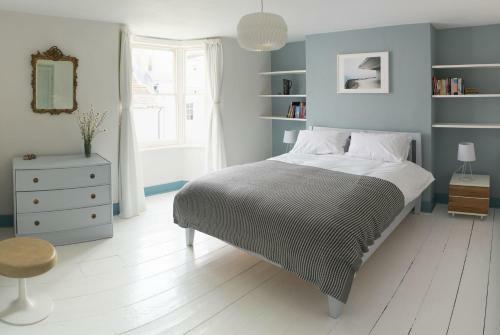 Lovely 4 Bed House 200m From The Beach