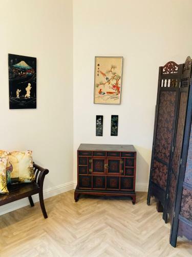 Funky Unique 2-bedroom Apartment With Parking