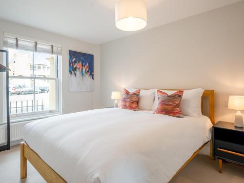 Pass The Keys A Luxurious Apartment With Secure Gated Parking