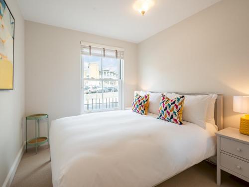 Pass The Keys A Luxurious Apartment With Secure Gated Parking