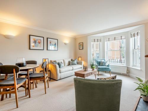 Pass The Keys A Luxurious Apartment With Secure Gated Parking