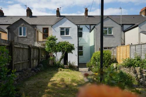 Planet St - Whole House With Parking