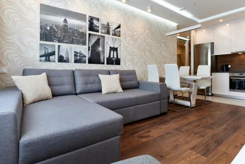 Apartment Near Lukyanovka Square