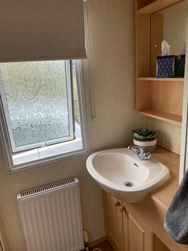26 Riverview 8 Berth Caravan With Free Fishing