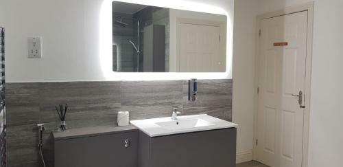 Stunning Room With Large Private Bathroom