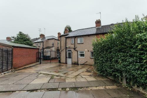 Villa Newly Finished House In Coventry