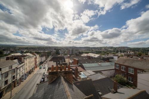 Stunning Central Exeter Apartment With Balcony And Fantastic View