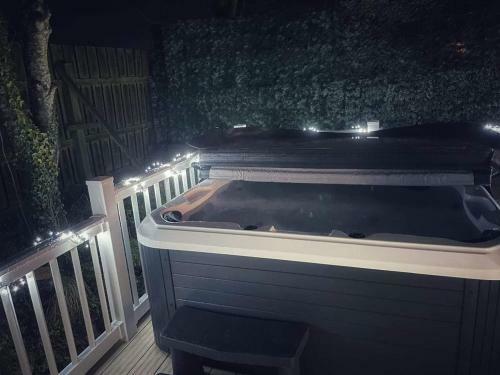 Hillingworth's Hot Tub Retreat