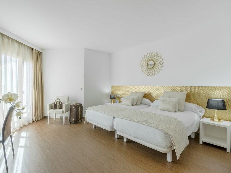 Oliva Nova Golf Beach & Golf Hotel