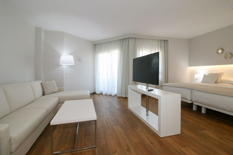 Oliva Nova Golf Beach & Golf Hotel